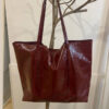 B19 Bolso shopper de piel charol brillante color granate