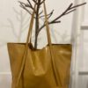 B19 Bolso shopper de piel charol brillante color beige