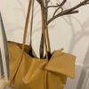 B19 Bolso shopper de piel charol brillante color beige
