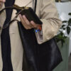 Bolso shopper artesanal de piel vacuna ligero