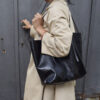 Bolso shopper artesanal de piel vacuna ligero