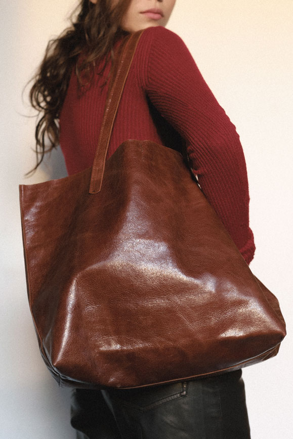 Bolso shopper piel artesanal color marron (2)